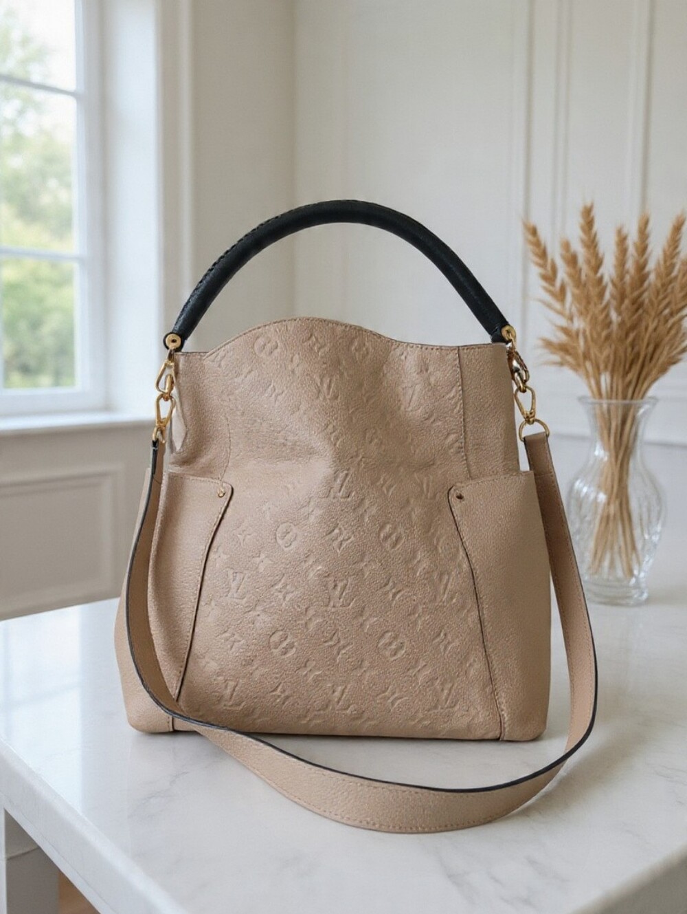 Louis Vuitton Bagatelle 🍁 Empreinte Dune Beige  Black Strap Hobo Bag EUC